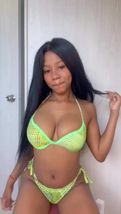 Feeling extra slim and cute today