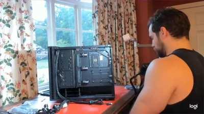 Henry Cavill building his PC!