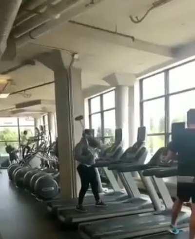 Gym bro vs treadmill
