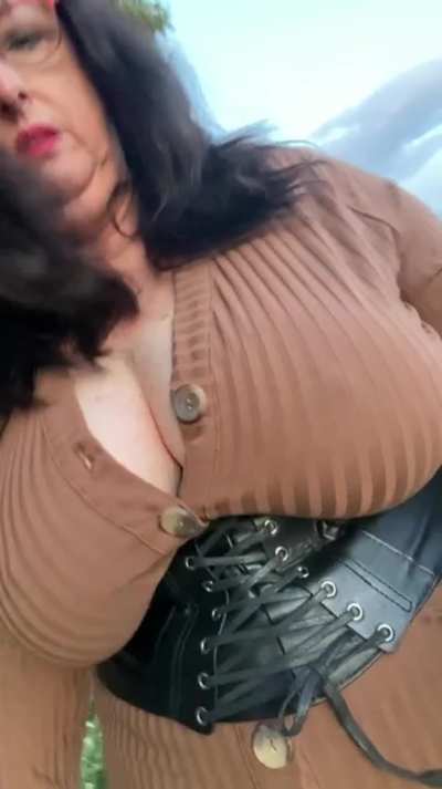 Enjoy my huge hangers 