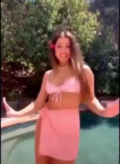 Good Morning Vamps, it’s another fantastic White Girl Wednesday 🤠