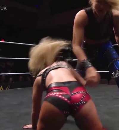Toni Storm 🍑
