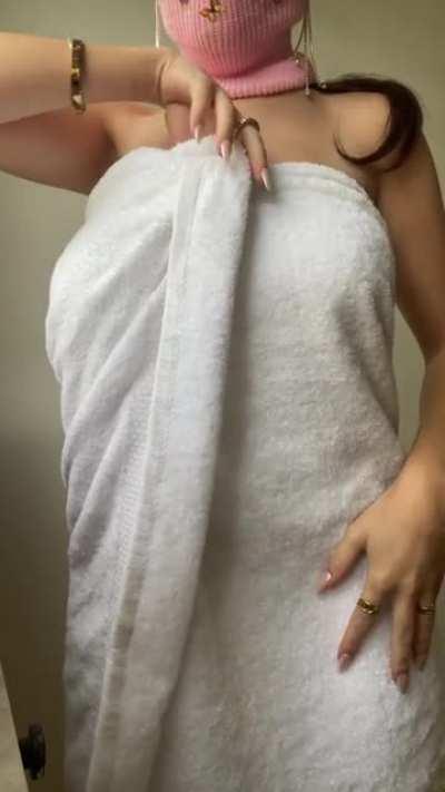 I'm Clara and these are my huge tits!