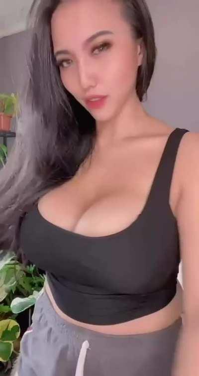 I can’t pick what to wear. Tell me which one you like. 😈