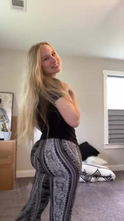 Kiss that fat ass part.4💋