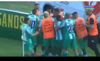 Já saiu o ganhador do Puskas 2021. Com vocês: Rogério ou, para os íntimos, Neymar do Nordeste.