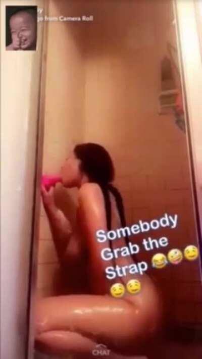 Snow!!! Anyone got more vidz of her they wanna share!!!💦💦💦