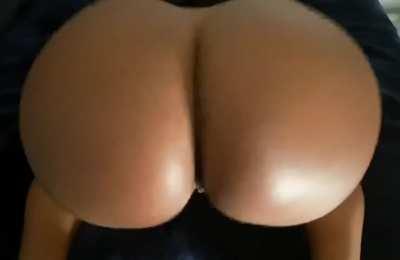 Big & juicy 😏🍑💦🥵 [gif]