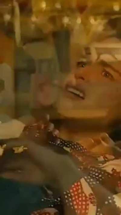 Emilia Clarke is the rare woman who’s adorable af one minute and a fuckdoll the next