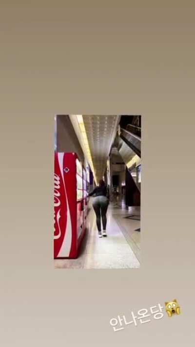 Xxapple using a vending machine