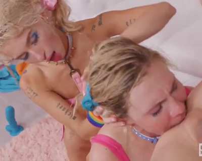 Your big sister always bullied your little sister when they where younger. Now she finally gets her revenge by whiping her big sisters face on your bullys asshole