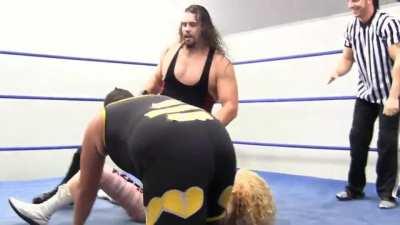 Kellie Skater pinned and finished