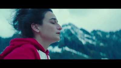 Jenny slates ass is worth running after for