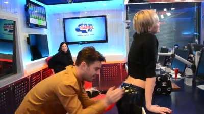 This guy is so lucky 🥵miley cyrus