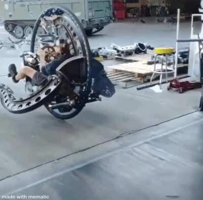 This is what a steampunk,Gyroscopic motorcycle looks like