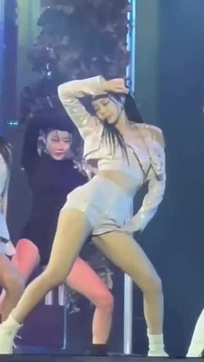 Yes babe I like it when you spread those legs 🤤👅