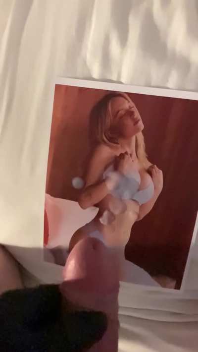 Sydney Sweeney slow motion cum tribute