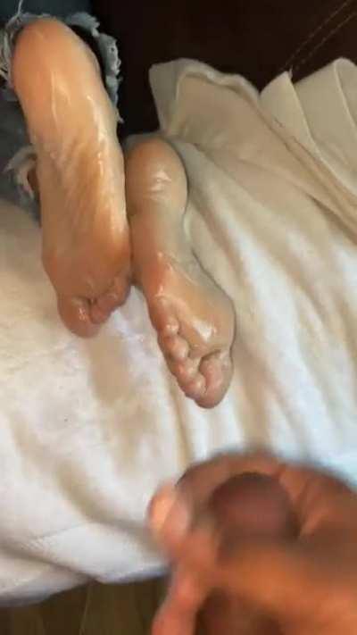 Unaware 💦 on soles (she thinks it’s just oil and lotion)