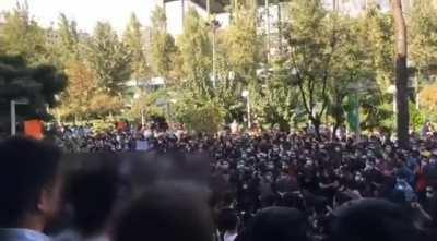 Iranian University Students Chanting: 