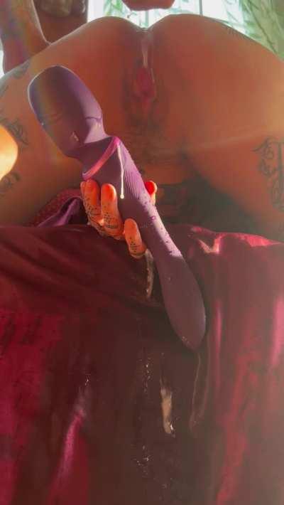 Cuming on her squirt