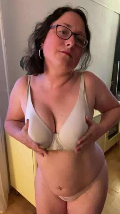 If you're ever in need of some stress relief after work, i'm your gal