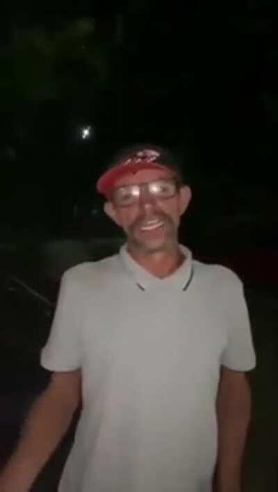 Prezados companheiros, devido a minha ingenuidade de colocar o meu nome ( torrescaindo ) como meu e-mail e a minha senha, uma pessoa invadiu a minha conta, vou parar de postar aqui no sub devido a isso. Peço minhas devidas desculpas às pessoas frescurenta