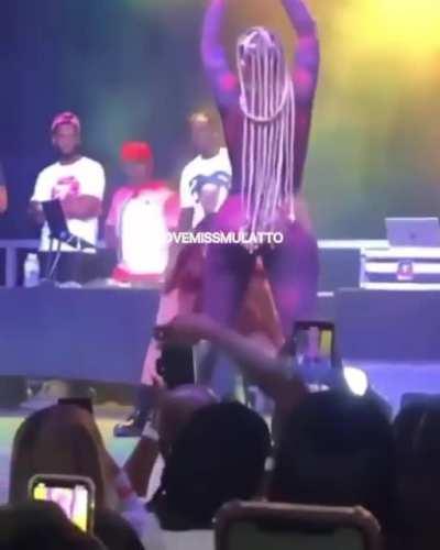 Latto throwing that big ass 🍑🍑