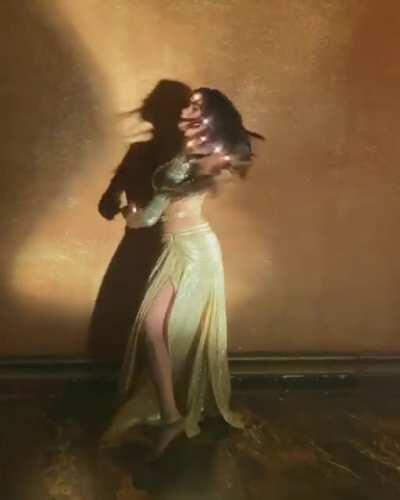 Jhanvi Kapoor - Soon she will replce her MOM ! See her thighs, ass, tits, hair and her seductive face guys 🥵🔥