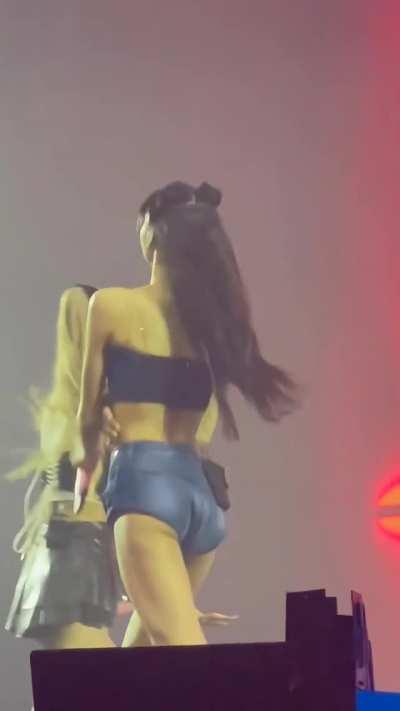 I wanna fuck lisa hard 💦