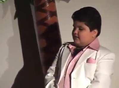 I like the film Scarface and I'm ok with school plays, here they finally are together in perfect harmony.…