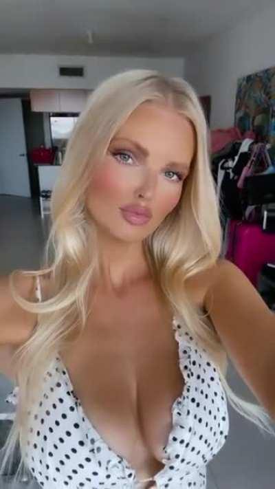 Absolutely stunning (1)