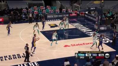 [Highlight] Hornets forgets about TJ Mcconnell as he snakes in for an open shot to beat the 3rd quarter buzzer.