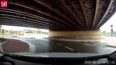 Some regular BS I caught on my dashcam