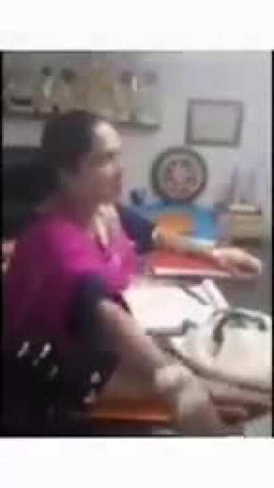 ‏مرد حضرات غور سے سنیں.