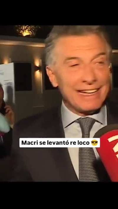 Periodista: "Hablo con Milei ahi adentro? " Macri: "Tu mujer anda bien?"