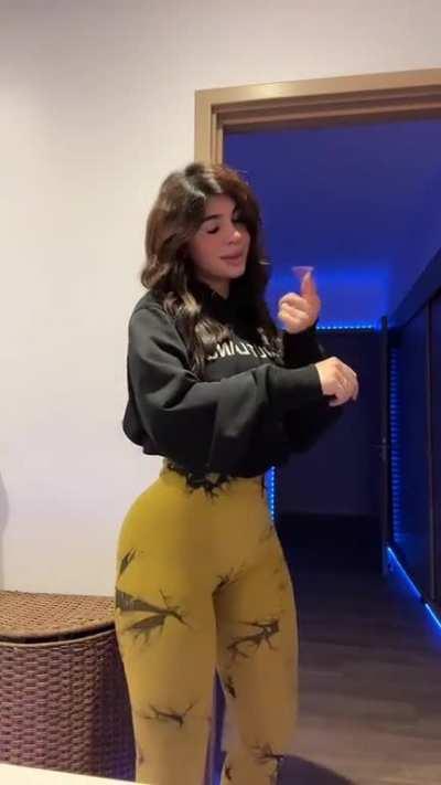 Sigue viva esta morra? Hace mucho no veo nada de ella