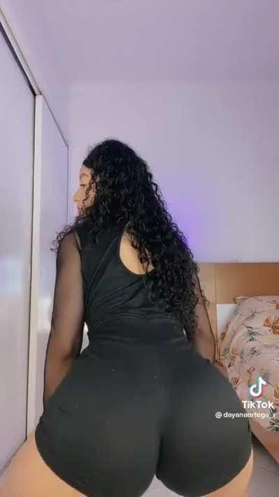 Damn 🥵 big booty Latina @dayanaortega_r