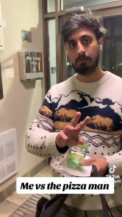 Customer bullies Pizza Delivery Driver over $3 tip