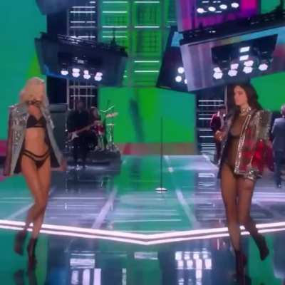 Sara Sampaio & Elsa Hosk