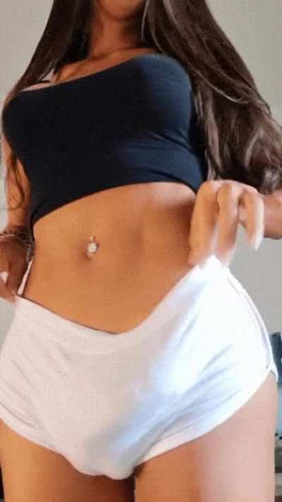 peachy 🍑 lily okay show me that bulge n ass 🍑