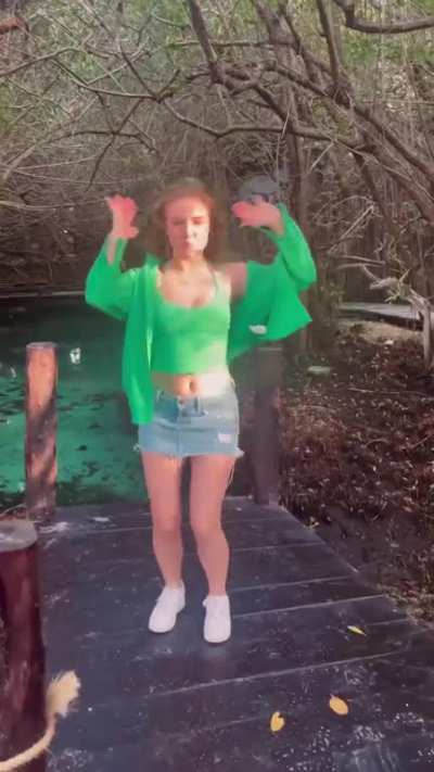 𝐷𝑎𝑛𝑐𝑖𝑛𝑔 𝑡ℎ𝑟𝑜𝑢𝑔ℎ 𝑇𝑢𝑙𝑢𝑚 💃🏼