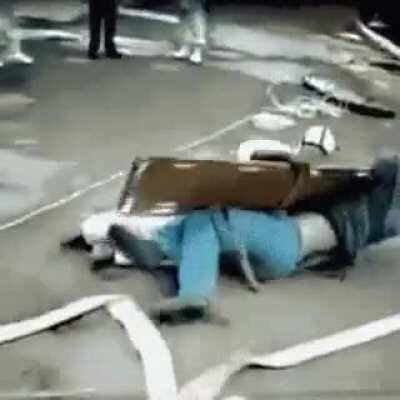 А можно мне умереть как-нибудь поспокойнее??