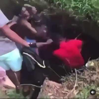 Girl fight ends up a brawl in the drainage ditch...