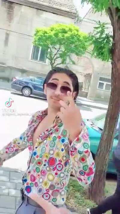 WAGTHROmani raspandind cultura plebilor fara valoare.