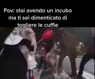 POV: stai avendo un incubo ma ti sei dimenticato di togliere le cuffie