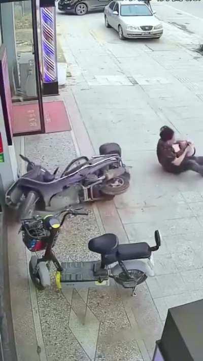 Cuidando el chiquito 