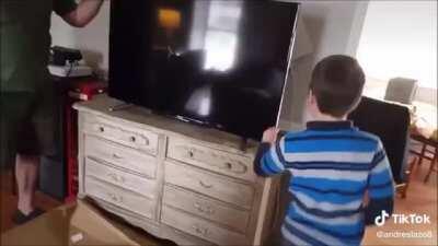 Parents shocked and do nothing when their kid with a hammer smashes their new TV