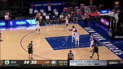 [Highlight] Julius Randle is audibly dismayed by the Knick's defense