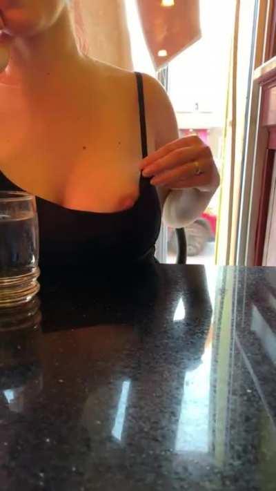 A lunchtime peek [GIF][OC]