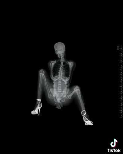 Когда он просит нюдсы, но ты на работе